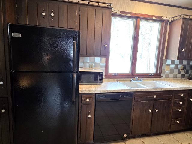 67833 Lake Trail Road, Lakeville, IN 46536