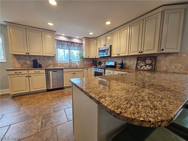 3015 Rockefeller Road, Willoughby Hills, OH 44092