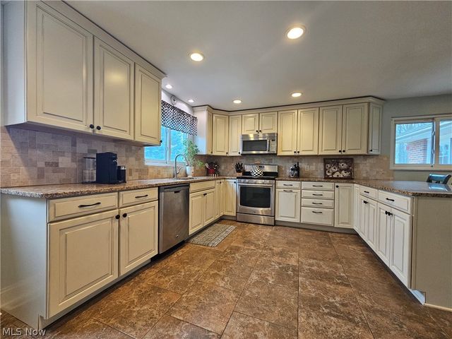 3015 Rockefeller Road, Willoughby Hills, OH 44092