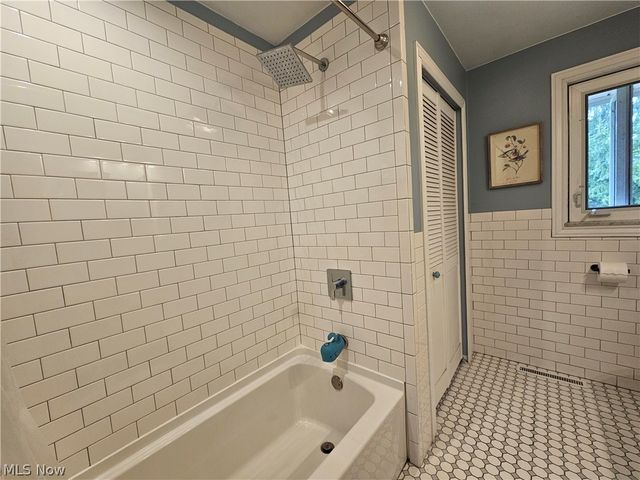 3015 Rockefeller Road, Willoughby Hills, OH 44092