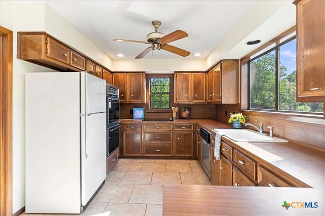 21 Shady Grove Lane, Wimberley, TX 78676