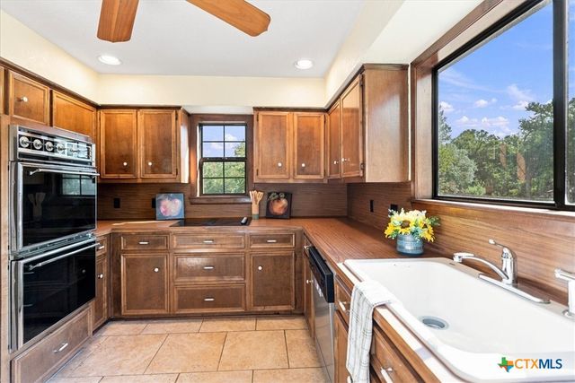 21 Shady Grove Lane, Wimberley, TX 78676