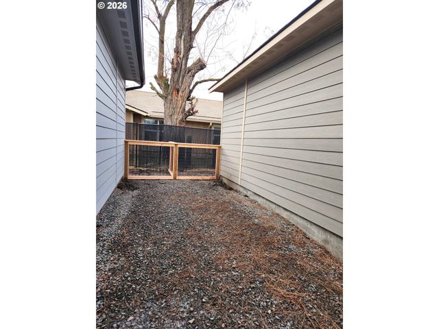 2102 True Loop, La Grande, OR 97850