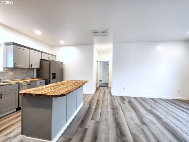 2102 True Loop, La Grande, OR 97850