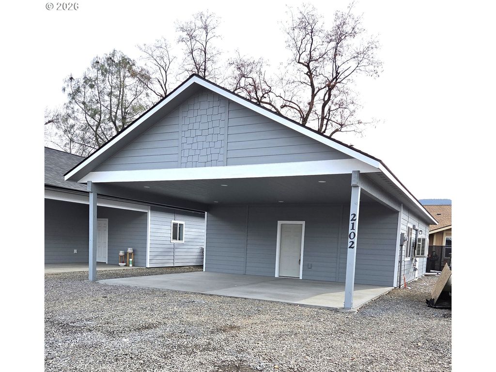 2102 True Loop, La Grande, OR 97850