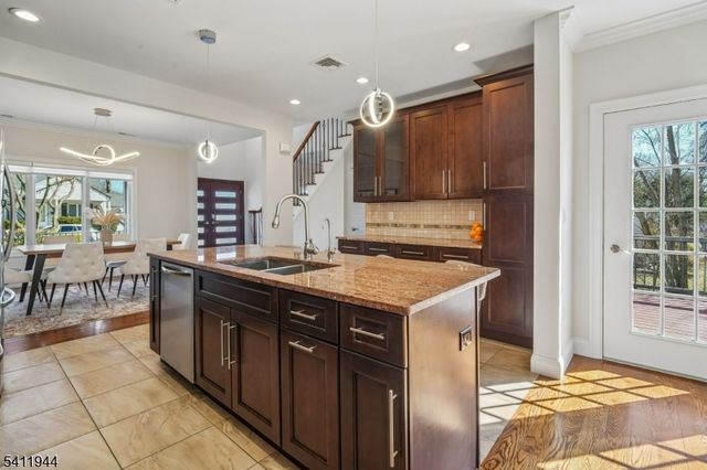 3 30Th St, Fair Lawn Boro, NJ 07410