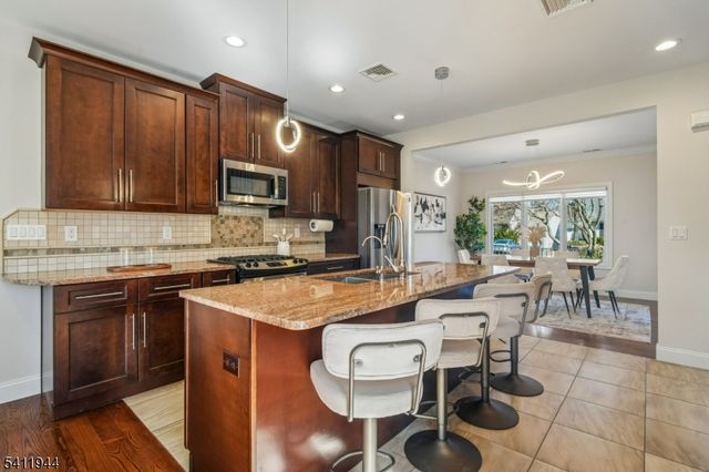 3 30Th St, Fair Lawn Boro, NJ 07410