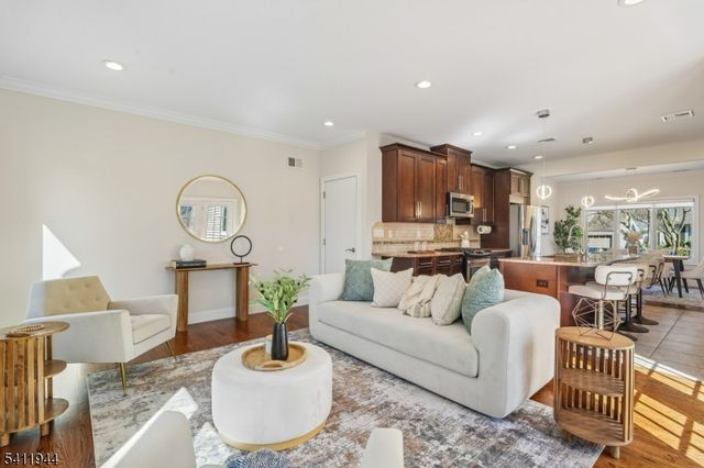 3 30Th St, Fair Lawn Boro, NJ 07410