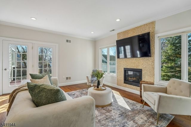 3 30Th St, Fair Lawn Boro, NJ 07410