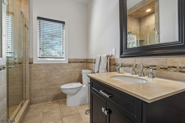 3 30Th St, Fair Lawn Boro, NJ 07410