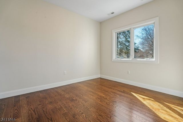 3 30Th St, Fair Lawn Boro, NJ 07410