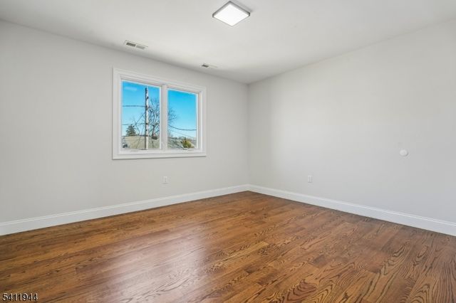 3 30Th St, Fair Lawn Boro, NJ 07410