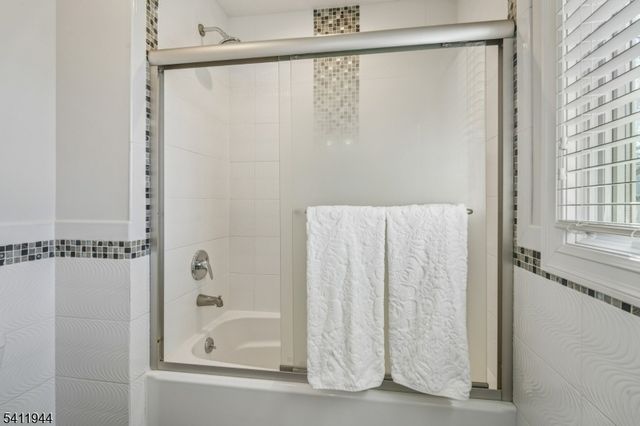 3 30Th St, Fair Lawn Boro, NJ 07410