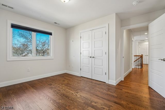 3 30Th St, Fair Lawn Boro, NJ 07410