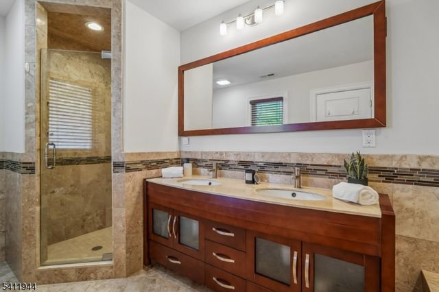 3 30Th St, Fair Lawn Boro, NJ 07410