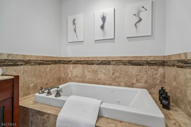 3 30Th St, Fair Lawn Boro, NJ 07410