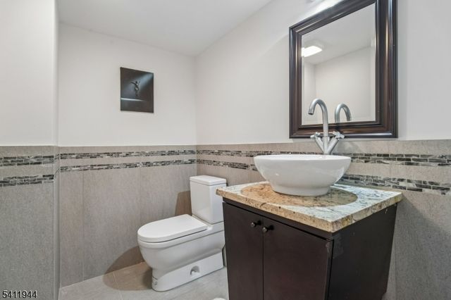 3 30Th St, Fair Lawn Boro, NJ 07410