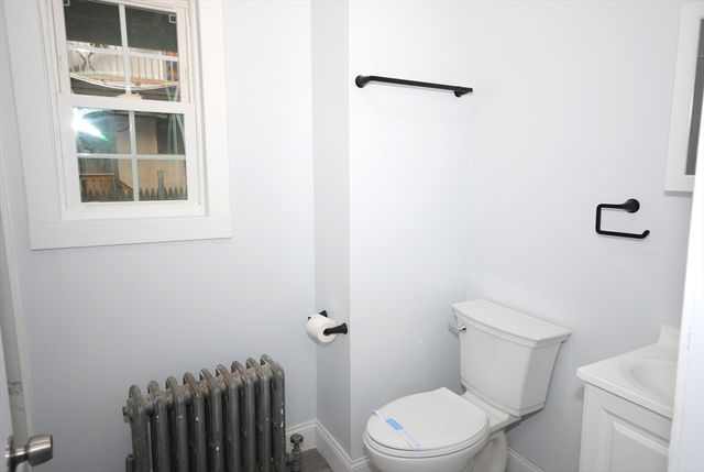 72 Hall St, Springfield, MA 01108