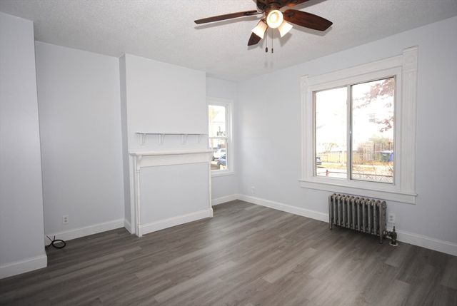72 Hall St, Springfield, MA 01108