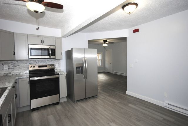 72 Hall St, Springfield, MA 01108