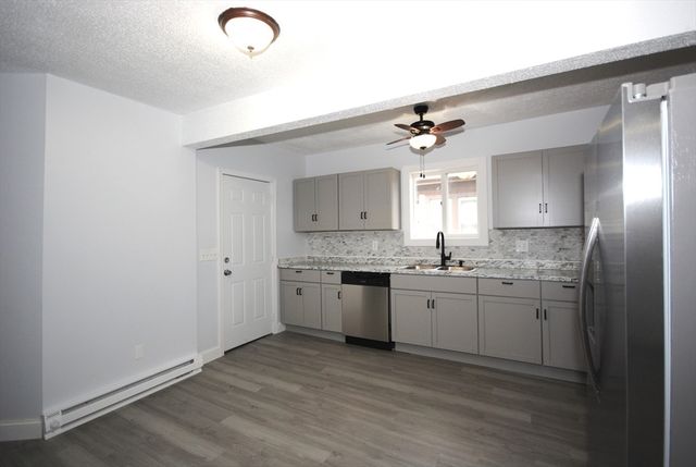 72 Hall St, Springfield, MA 01108