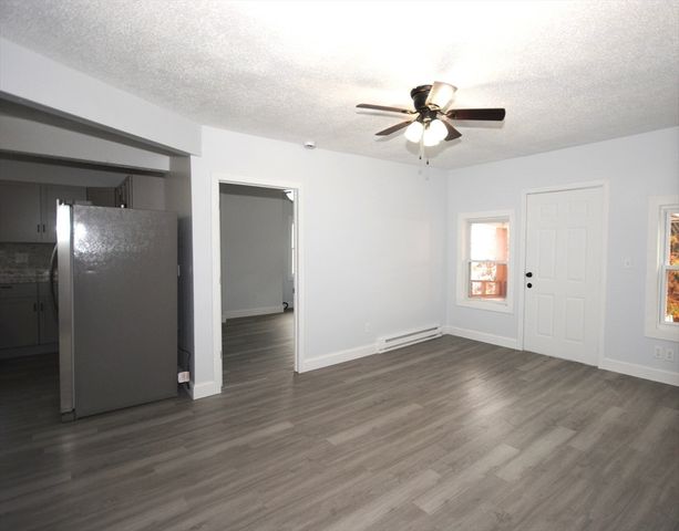 72 Hall St, Springfield, MA 01108
