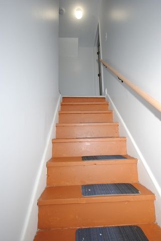 72 Hall St, Springfield, MA 01108