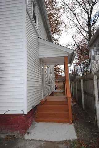 72 Hall St, Springfield, MA 01108