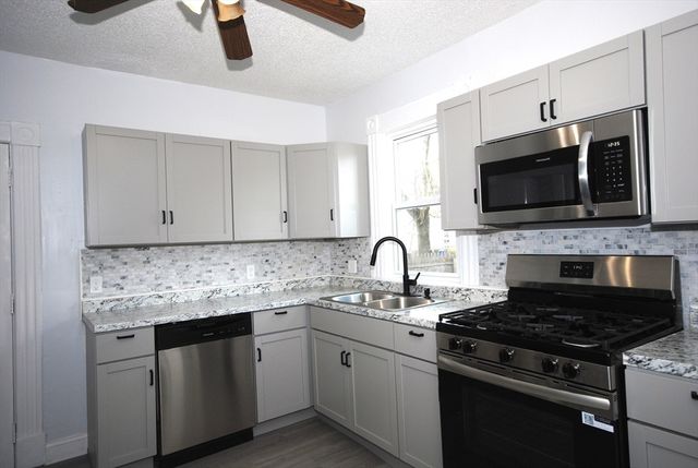 72 Hall St, Springfield, MA 01108