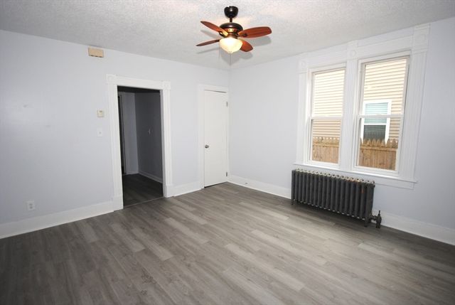72 Hall St, Springfield, MA 01108