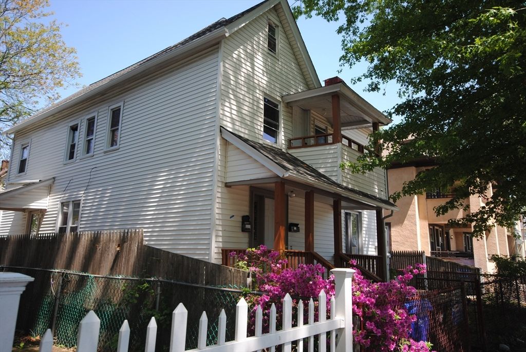 72 Hall St, Springfield, MA 01108