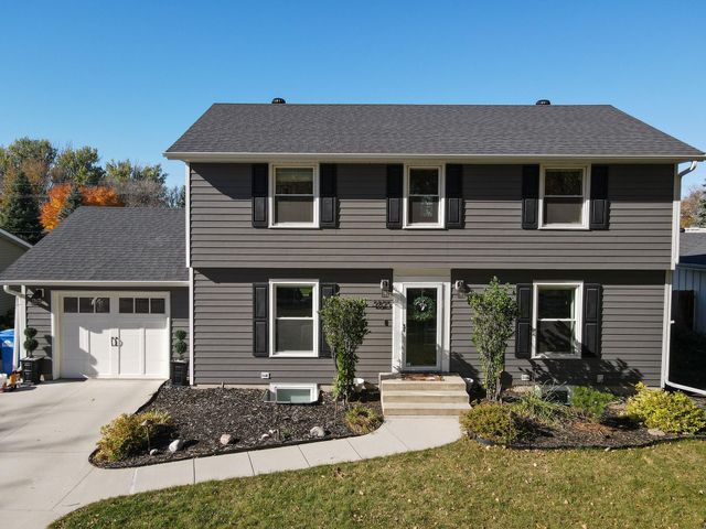 2825 11th Street S, Fargo, ND 58103