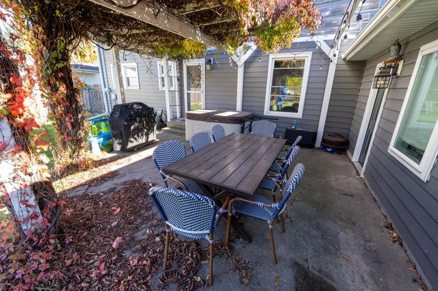 2825 11th Street S, Fargo, ND 58103