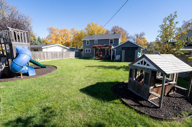 2825 11th Street S, Fargo, ND 58103