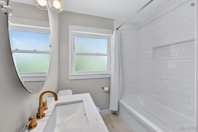 415 Larkhill Court, Webster Groves, MO 63119