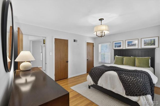 415 Larkhill Court, Webster Groves, MO 63119