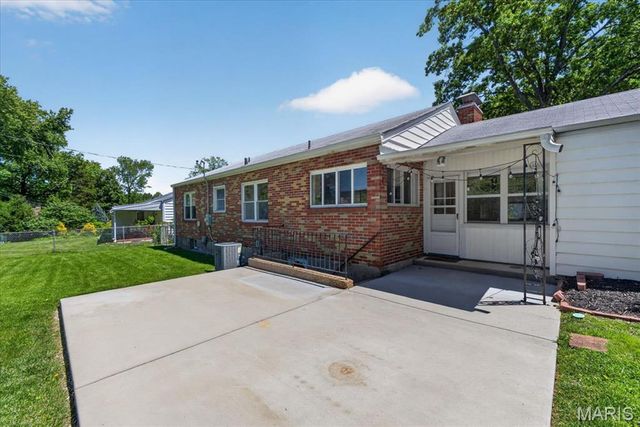 415 Larkhill Court, Webster Groves, MO 63119