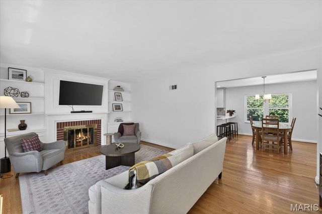 415 Larkhill Court, Webster Groves, MO 63119