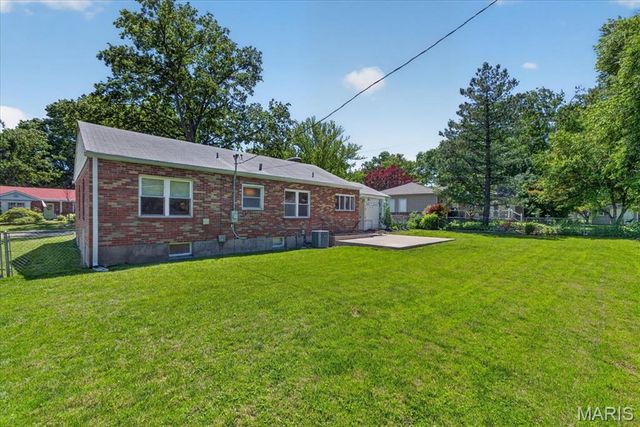 415 Larkhill Court, Webster Groves, MO 63119