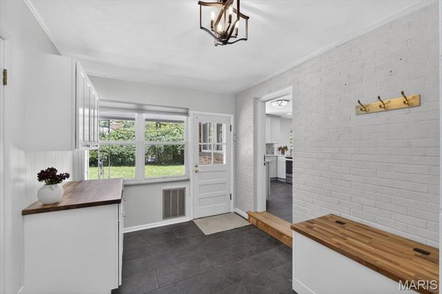 415 Larkhill Court, Webster Groves, MO 63119