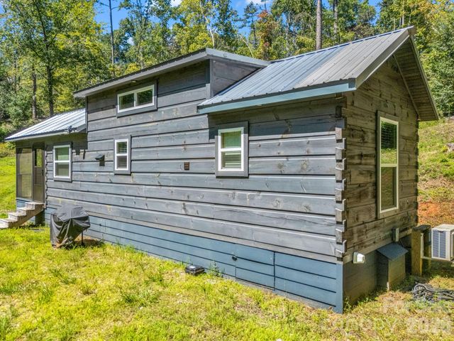 231 Wandering Bear Way, Lake Lure, NC 28746