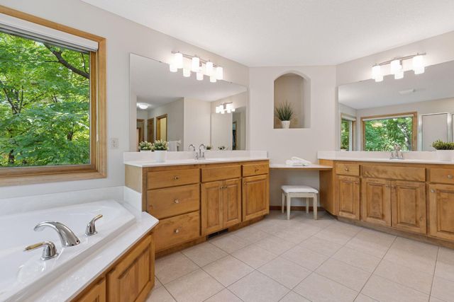 4620 Medina Lake Drive, Medina, MN 55340