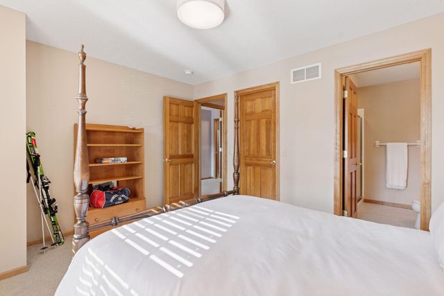 4620 Medina Lake Drive, Medina, MN 55340