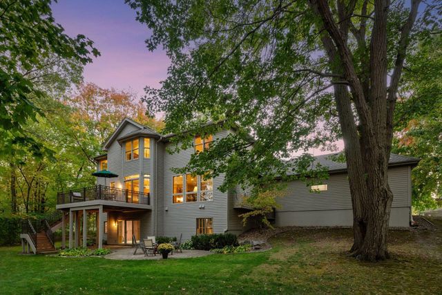 4620 Medina Lake Drive, Medina, MN 55340