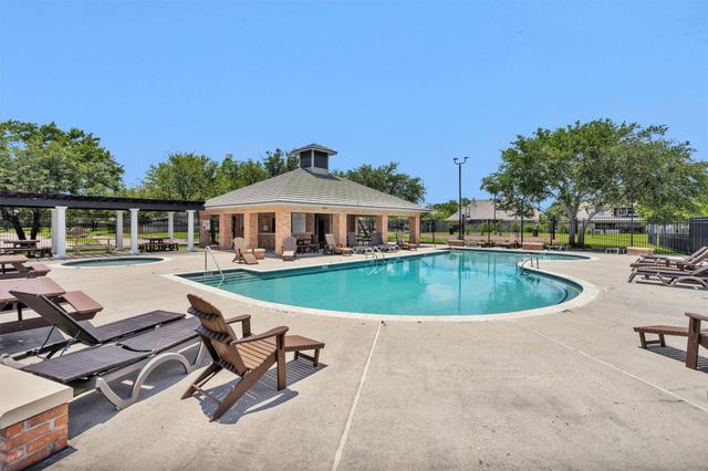 2944 Auburn Woods Drive, Pearland, TX 77581