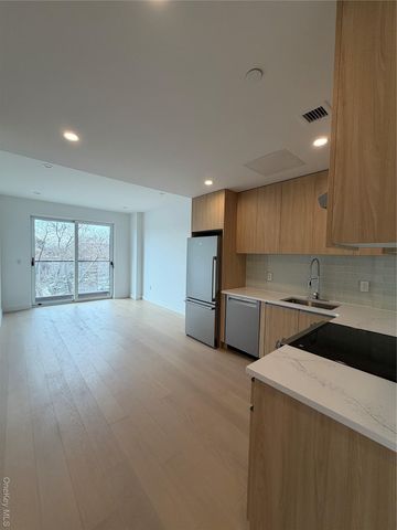 150-02 Northern Boulevard 4A, Flushing, NY 11354