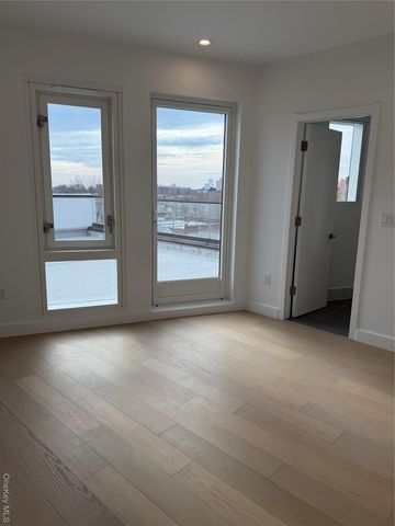 150-02 Northern Boulevard 4A, Flushing, NY 11354