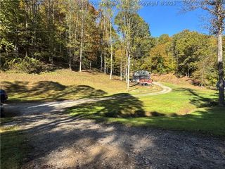 98 Coco Road, Elkview, WV 25071