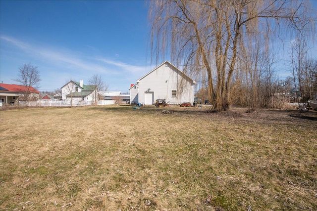 374 Lake Road, St. Albans Town, VT 05478