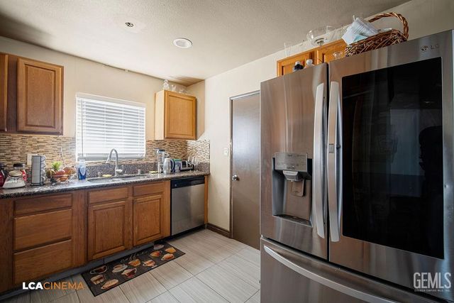 1912 Wilson Road, Bakersfield, CA 93304